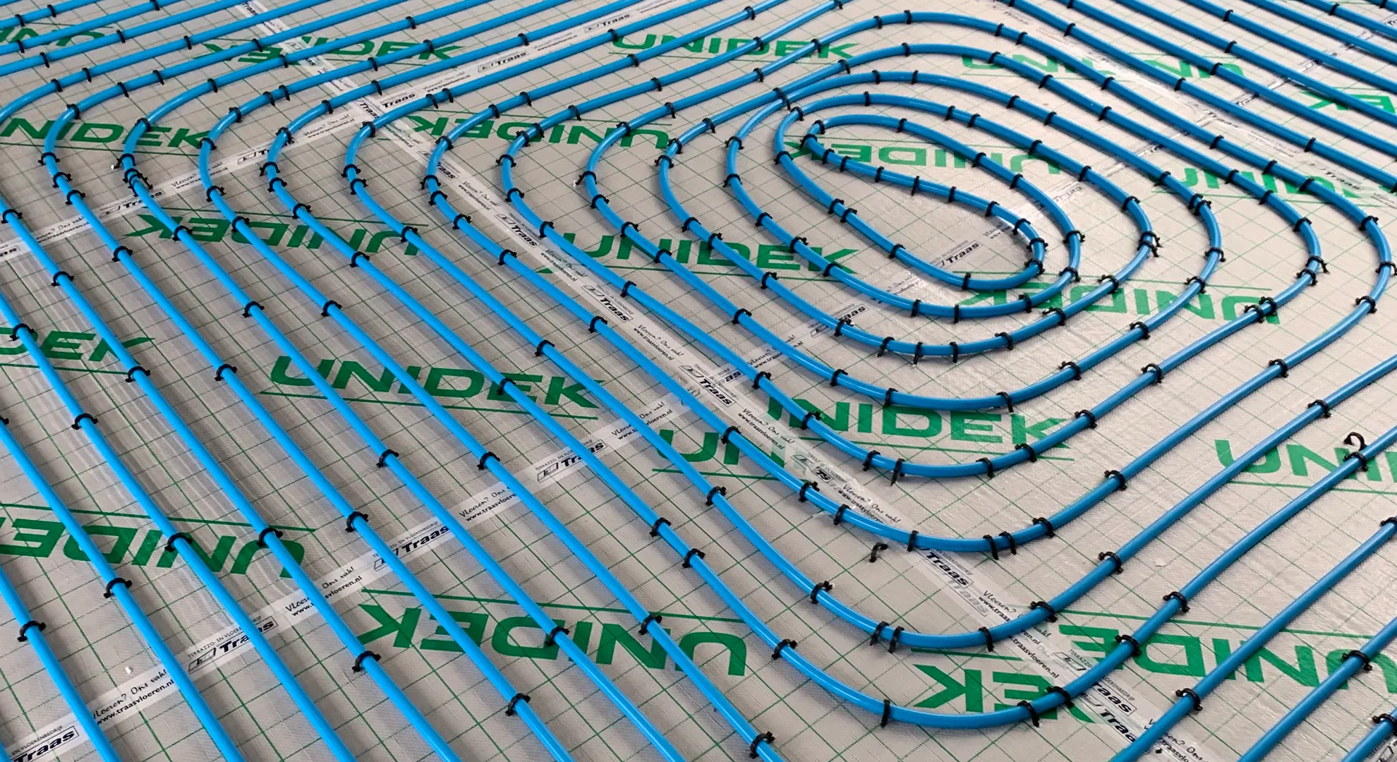 Afbeeling Wat is het rendement van vloerverwarming met anhydriet vs zandcement dekvloeren (en de invloed van vloerisolatie)